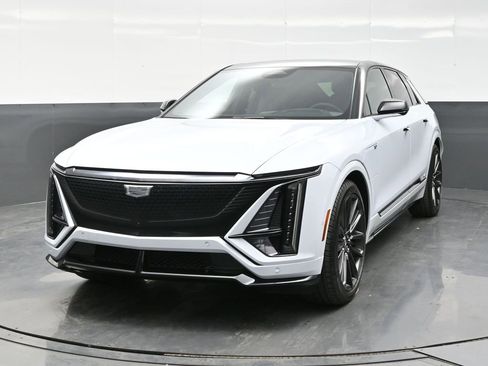 New 2026 Cadillac Lyriq V AWD/4WD image 2
