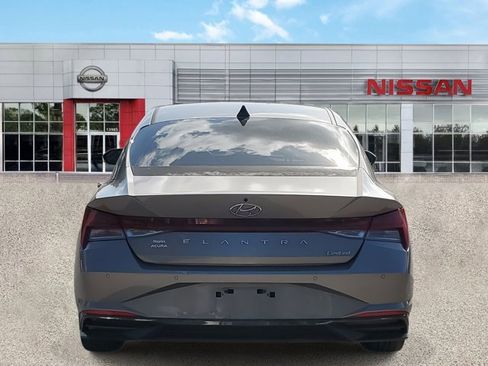 Used 2022 Hyundai Elantra Limited w/ Cargo Package image 5