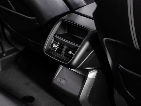 Used 2024 Cadillac Lyriq Luxury image 36