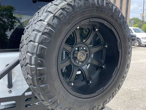 Used 2017 Jeep Wrangler Unlimited Rubicon AWD/4WD image 17