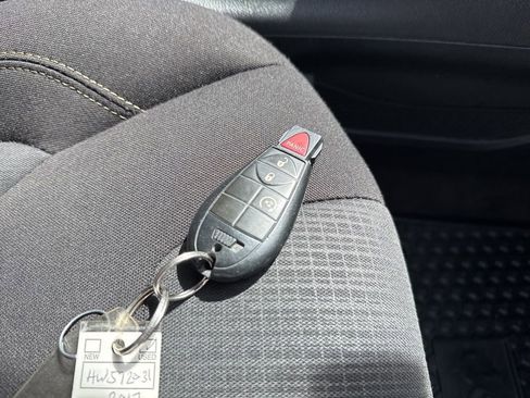 Used 2017 Jeep Cherokee Latitude w/ Cold Weather Group FWD image 40