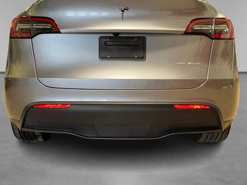 Used 2024 Tesla Model Y Long Range image 16