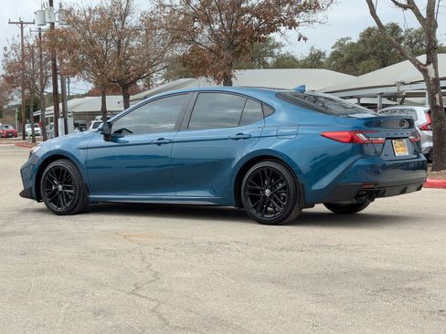 Used 2025 Toyota Camry SE image 6