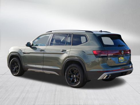 New 2026 Volkswagen Atlas Peak Edition image 2