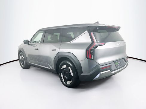 Used 2024 Kia EV9 Light RWD image 5