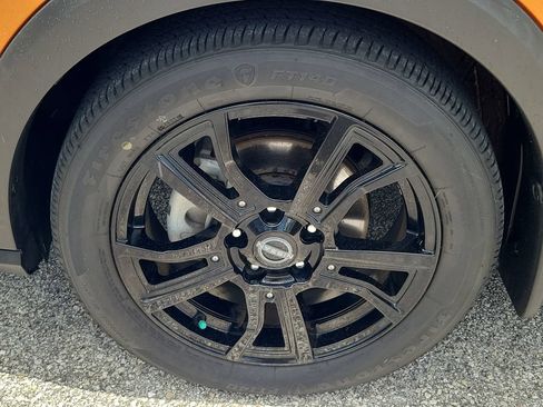 Used 2023 Nissan Kicks SR w/ SR Premium Package FWD image 11