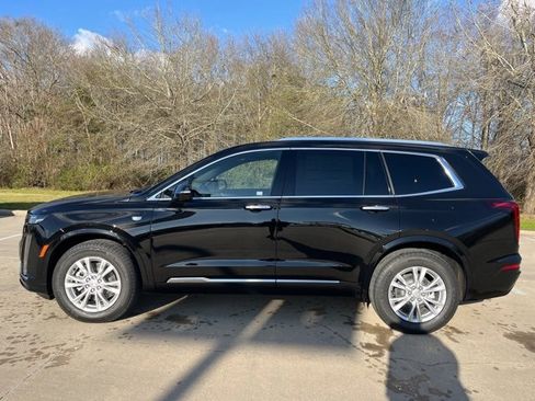 New 2025 Cadillac XT6 Luxury image 2