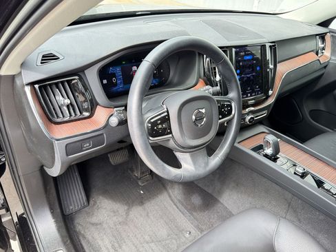 Used 2023 Volvo XC60 B5 Plus w/ Climate Package image 4