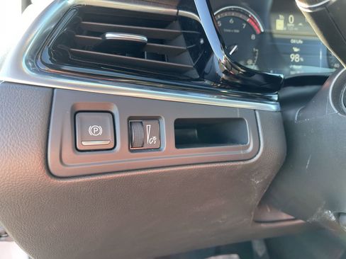 Used 2025 Cadillac XT6 Premium Luxury image 18