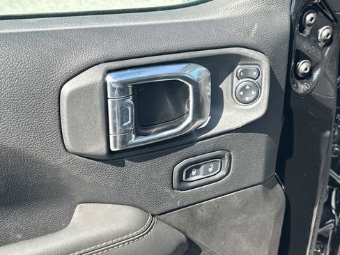 New 2025 Jeep Gladiator Sport image 15