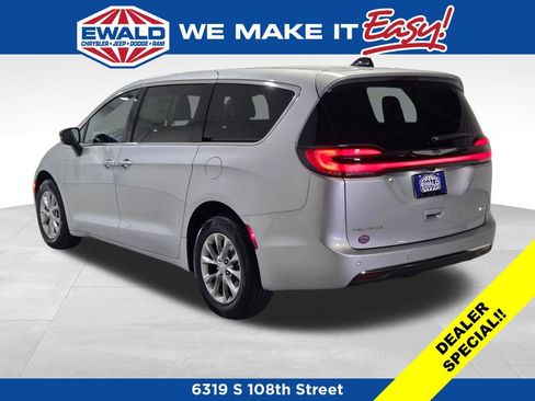 New 2026 Chrysler Pacifica Select image 13