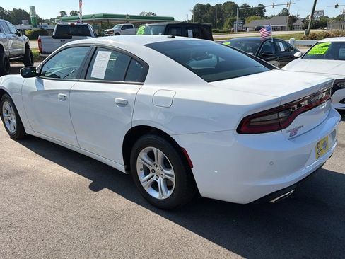 Used 2022 Dodge Charger SXT RWD image 3