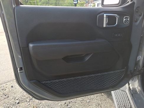 Used 2021 Jeep Wrangler Unlimited Sahara AWD/4WD image 12