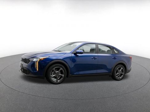 Used 2025 Kia K4 FWD image 3