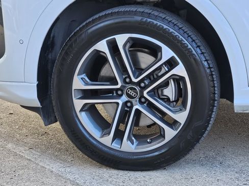 Certified 2025 Audi Q5 Premium w/ Convenience Package AWD/4WD image 9
