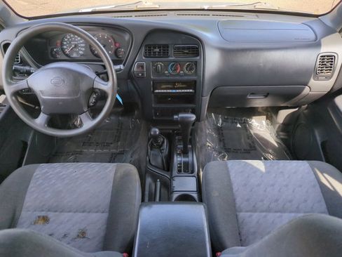 Used 1997 Nissan Pathfinder LE AWD/4WD image 16