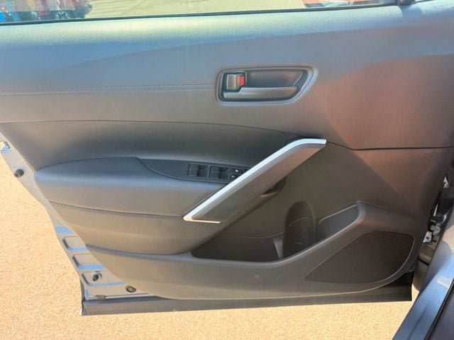 Used 2025 Toyota Corolla Cross LE FWD image 7
