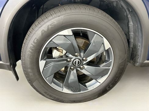 Used 2025 Nissan Rogue SV AWD/4WD image 11