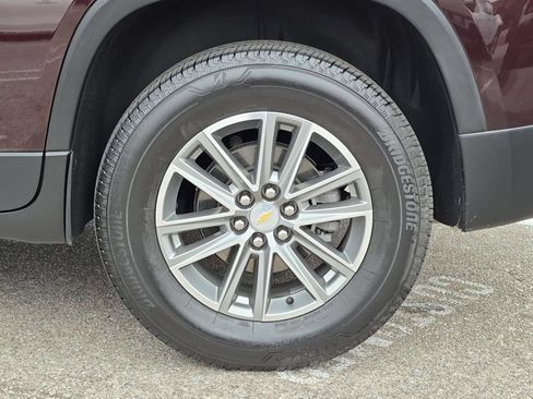 Used 2023 Chevrolet Traverse LT FWD image 9