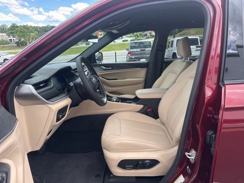 New 2025 Jeep Grand Cherokee L Limited image 29