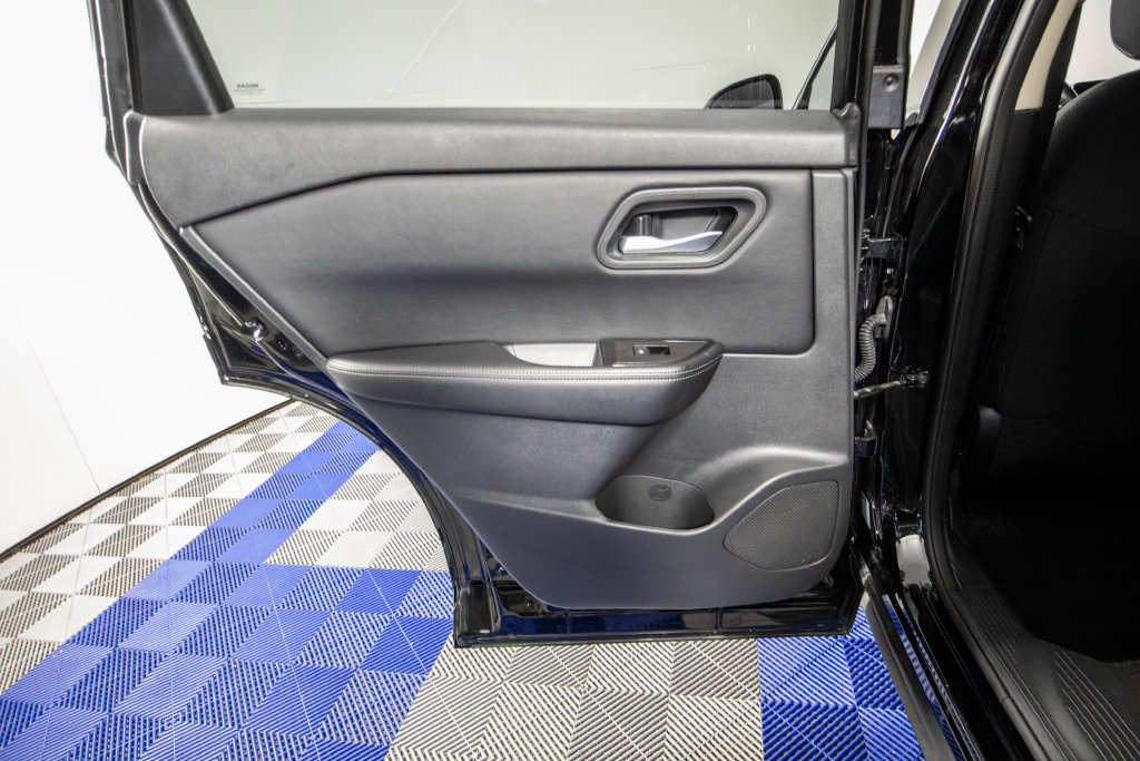 Used 2025 Nissan Rogue SV FWD image 15
