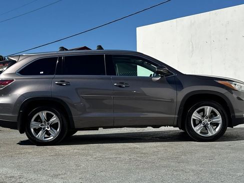 Used 2015 Toyota Highlander Limited Platinum AWD/4WD image 2