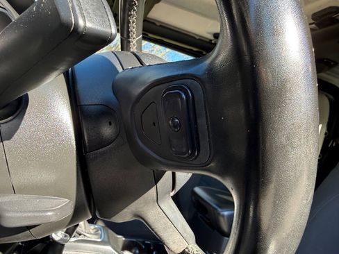 Used 2022 Jeep Gladiator Sport image 14