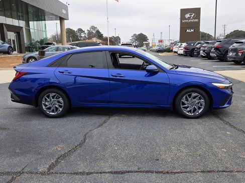 Certified 2025 Hyundai Elantra Blue image 12