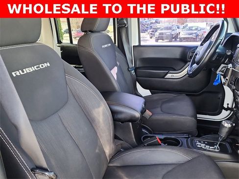 Used 2015 Jeep Wrangler Unlimited Rubicon w/ Connectivity Group image 18