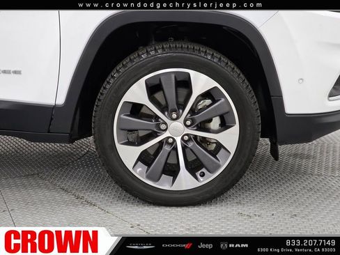 Used 2022 Jeep Cherokee Limited w/ Elite Package image 9