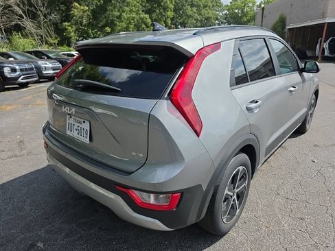 Used 2025 Kia Niro LX FWD image 8