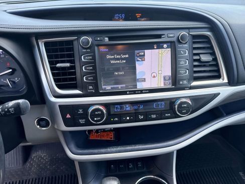 Used 2019 Toyota Highlander Limited image 22