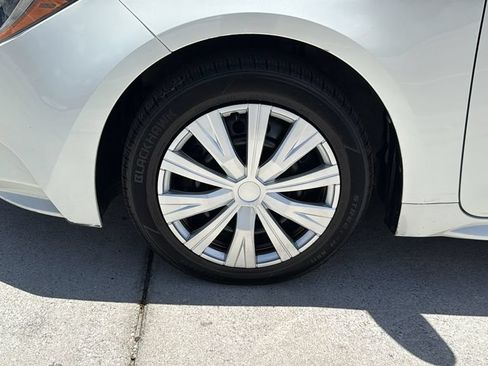 Used 2020 Toyota Corolla LE FWD image 18