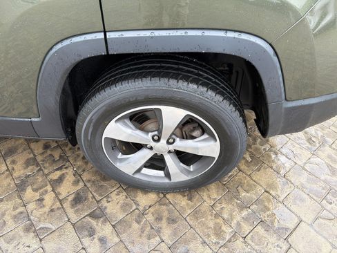 Used 2020 Jeep Cherokee Limited AWD/4WD image 11