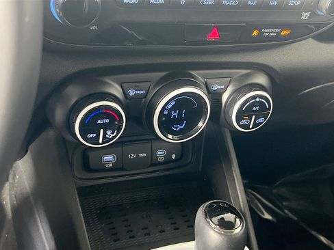 Used 2023 Hyundai Venue Limited image 16