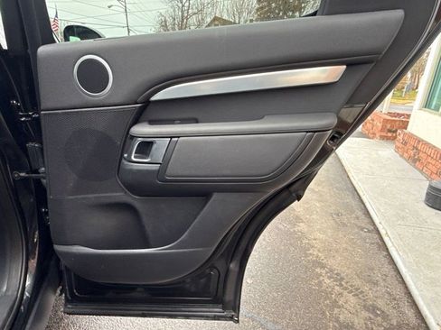Used 2020 Land Rover Discovery Landmark image 20
