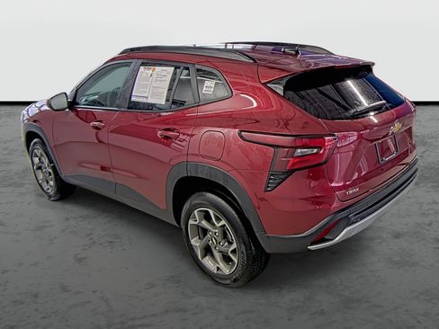 Used 2025 Chevrolet Trax LT w/ Driver Confidence Package image 11