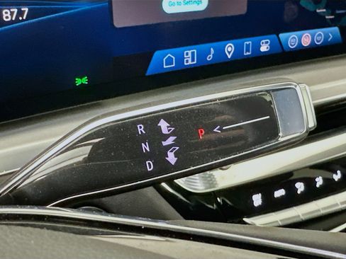 Used 2025 Cadillac Lyriq Sport image 25