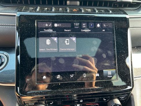 Used 2023 Jeep Grand Cherokee L Laredo image 12