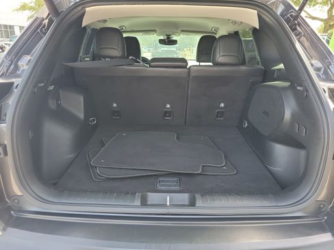 Used 2019 Jeep Cherokee Limited w/ Trailer Tow Group AWD/4WD image 11