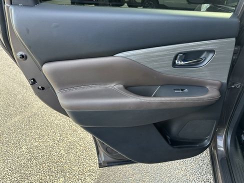 Used 2018 Nissan Murano Platinum image 16