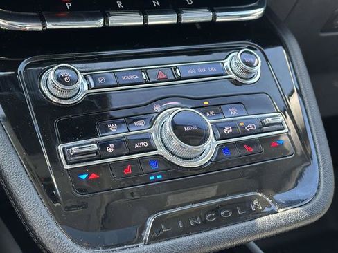 Used 2022 Lincoln Corsair AWD w/ Premium Package image 21