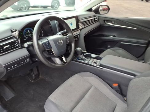 Used 2025 Toyota Camry LE image 12