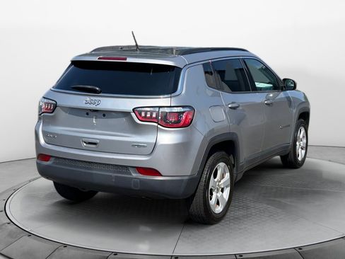 Used 2018 Jeep Compass Latitude w/ Cold Weather Group AWD/4WD image 7