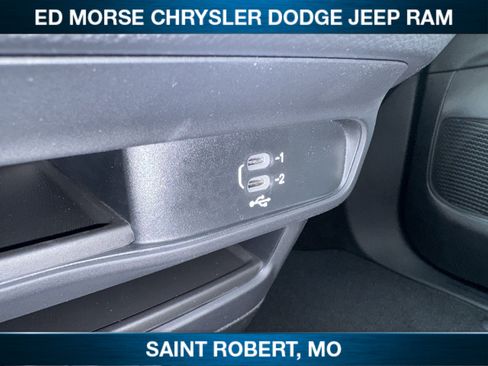 New 2027 Chrysler Pacifica Select AWD/4WD image 19