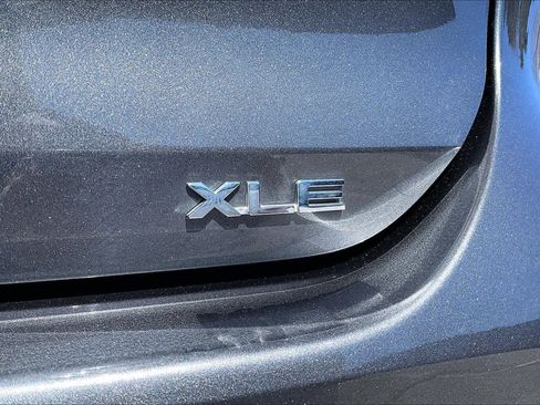 Used 2023 Toyota Highlander XLE AWD/4WD image 10