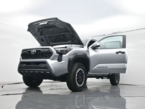 Used 2024 Toyota Tacoma TRD Off-Road AWD/4WD image 33