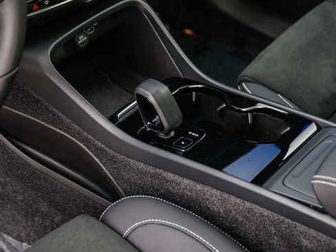 Used 2023 Volvo C40 P8 Recharge Ultimate image 22