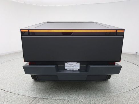 Used 2024 Tesla Cybertruck AWD Crew Cab image 4