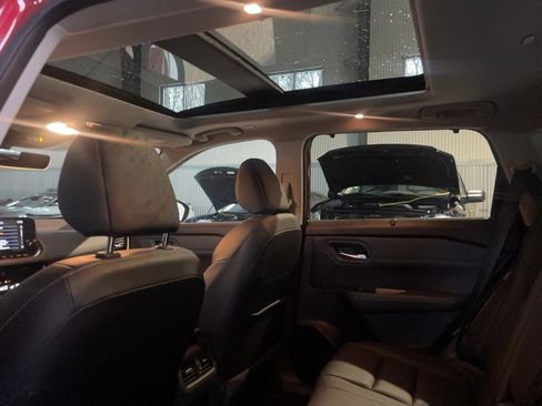 Used 2023 Nissan Rogue SL w/ SL Premium Package image 13